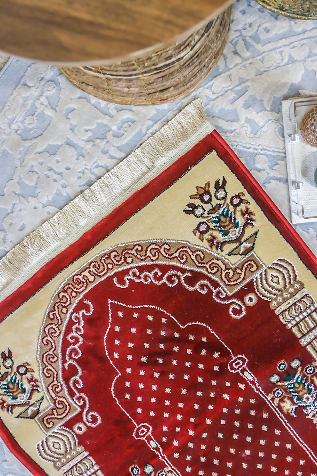 Ishraq Janamaz D. Red and Beige