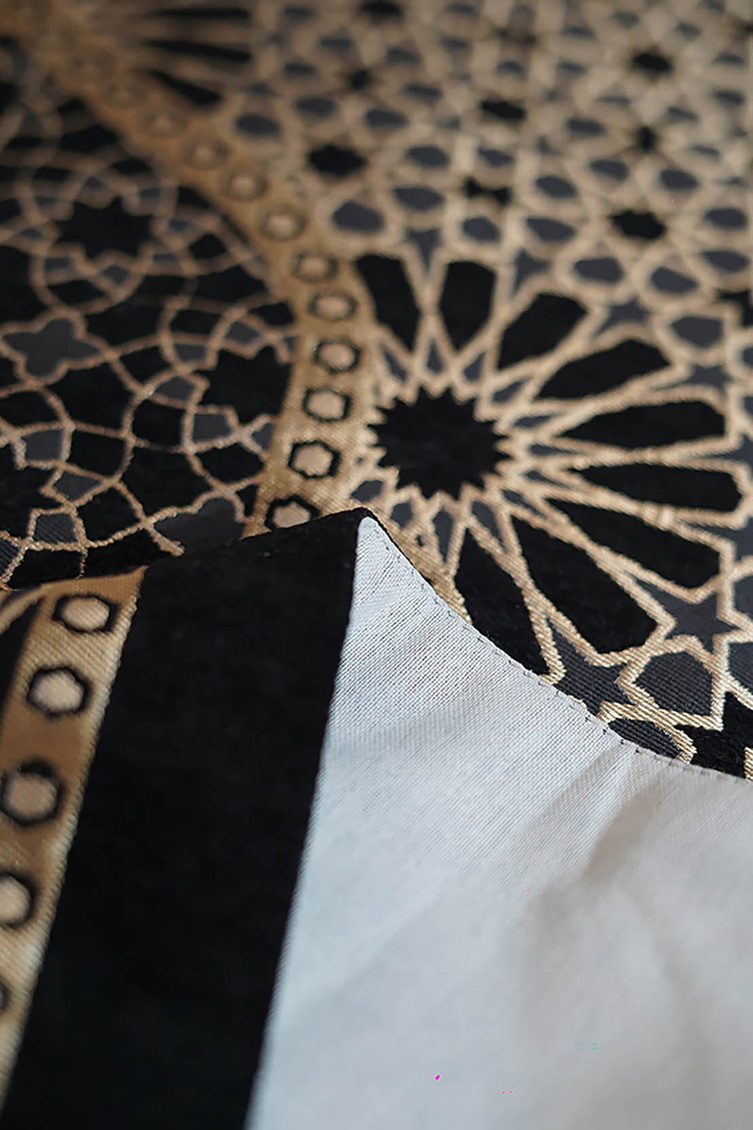 Ultra Janamaz - Foldable Travel Prayer Mat - Black