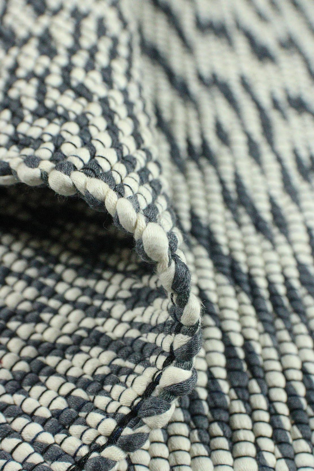 Hand Woven Modern Khaddi Rug - 3.9 x 5.9 FT - Gray and White - V Surfaces