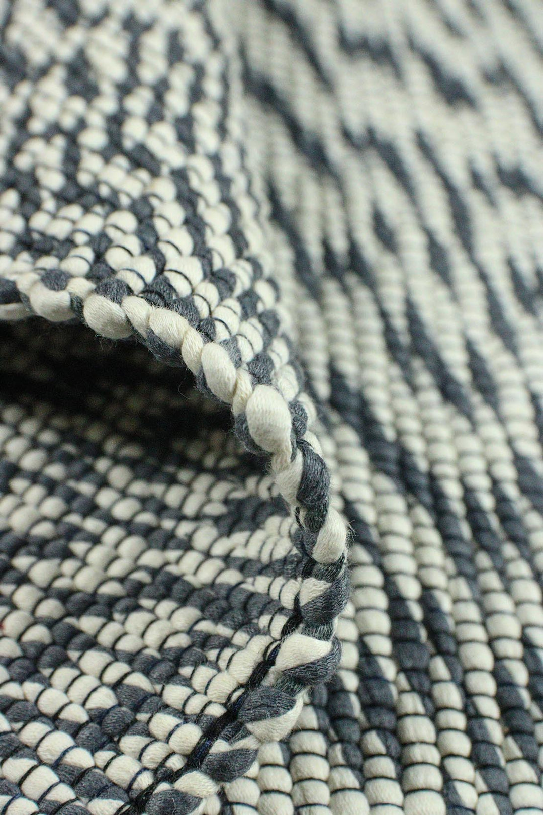 Hand Woven Modern Khaddi Rug - 3.9 x 5.9 FT - Gray and White - V Surfaces