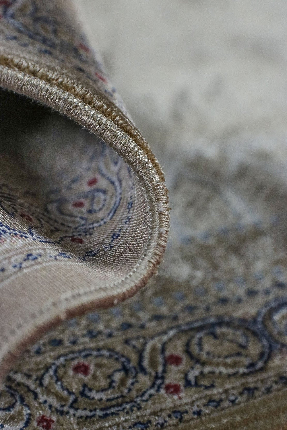 Turkish Premium Ottoman Rug - Beige - 2.6 x 4.9 FT - Resilient Construction for Long-Lasting Use - V Surfaces