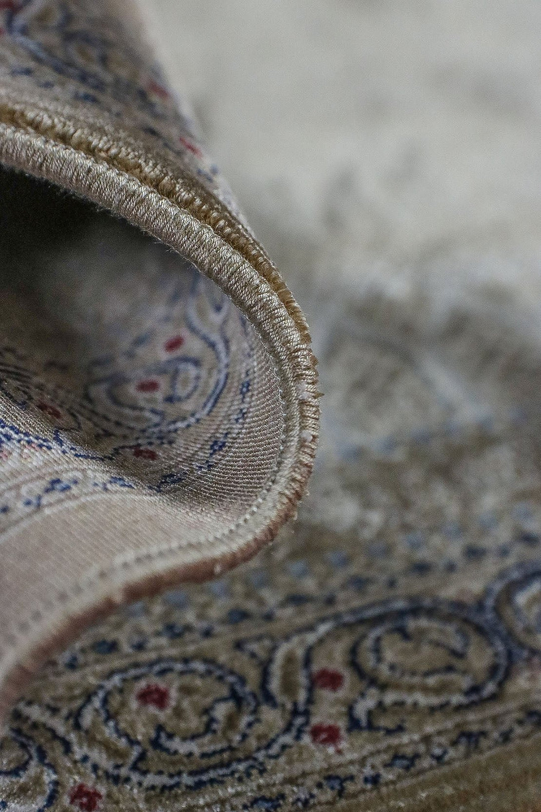 Turkish Premium Ottoman Rug - Beige - 2.6 x 4.9 FT - Resilient Construction for Long-Lasting Use - V Surfaces