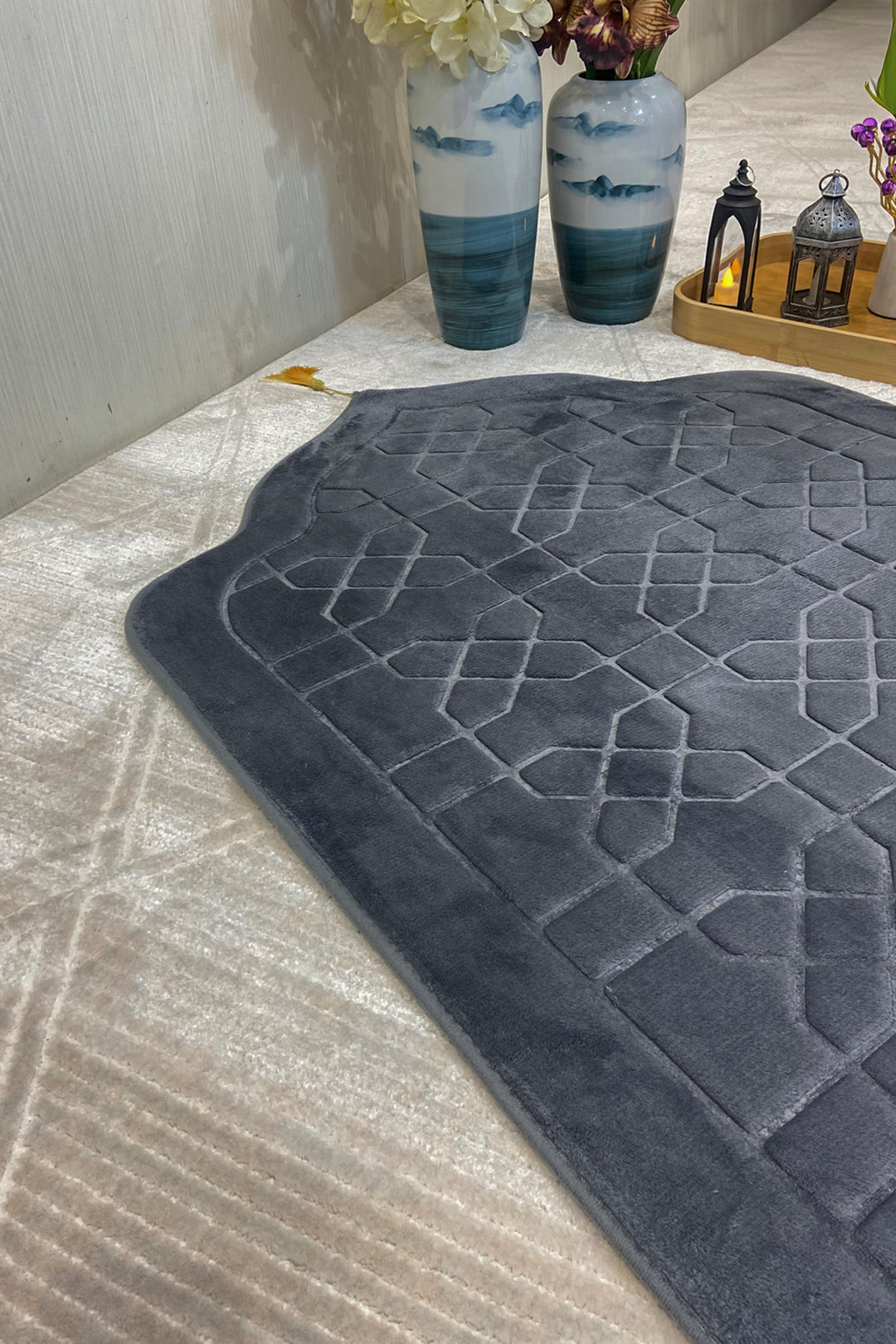 Sajda Janamaz - Premium Velvet Quilted Prayer Mat - Dark Gray