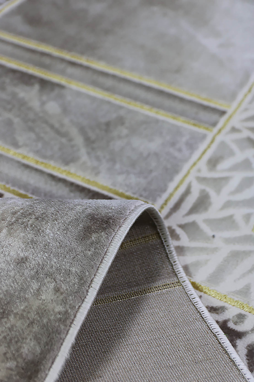 <p>Turkish Modern <strong>Festival Lrg-P Rug</strong>  - Beige - 6.5 x 9.5 FT</p>