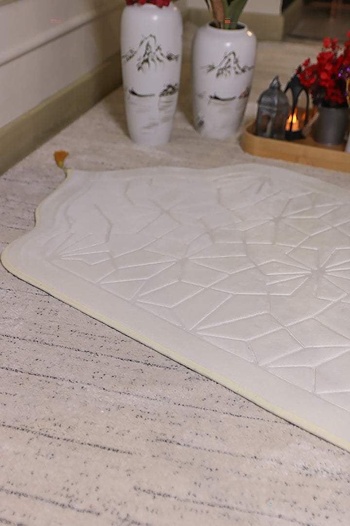 Sajda Janamaz - Premium Velvet Quilted Prayer Mat - Off-white