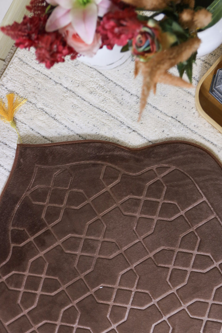 Sajda Janamaz - Premium Velvet Quilted Prayer Mat - Dark Brown