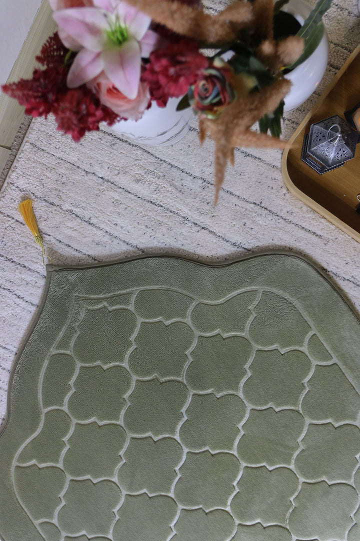 Sajda Janamaz - Premium Velvet Quilted Prayer Mat - L Green