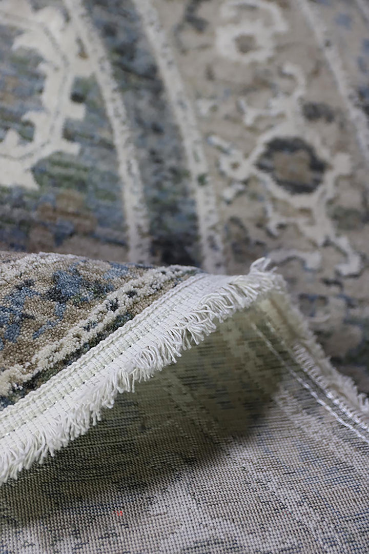 <p>Turkish Modern <strong>Elements Rug</strong>  - Gray - 5.2 x 5.2 FT</p>