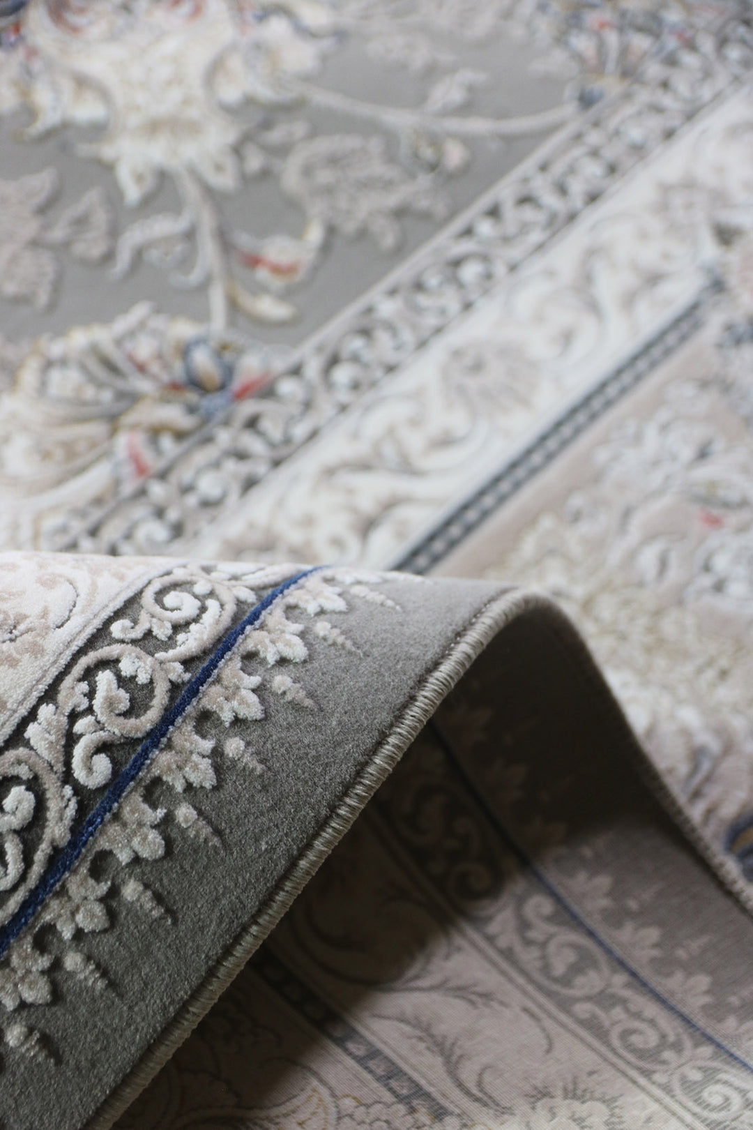 Classical and Traditional <strong>Royal</strong> Rug - Cream