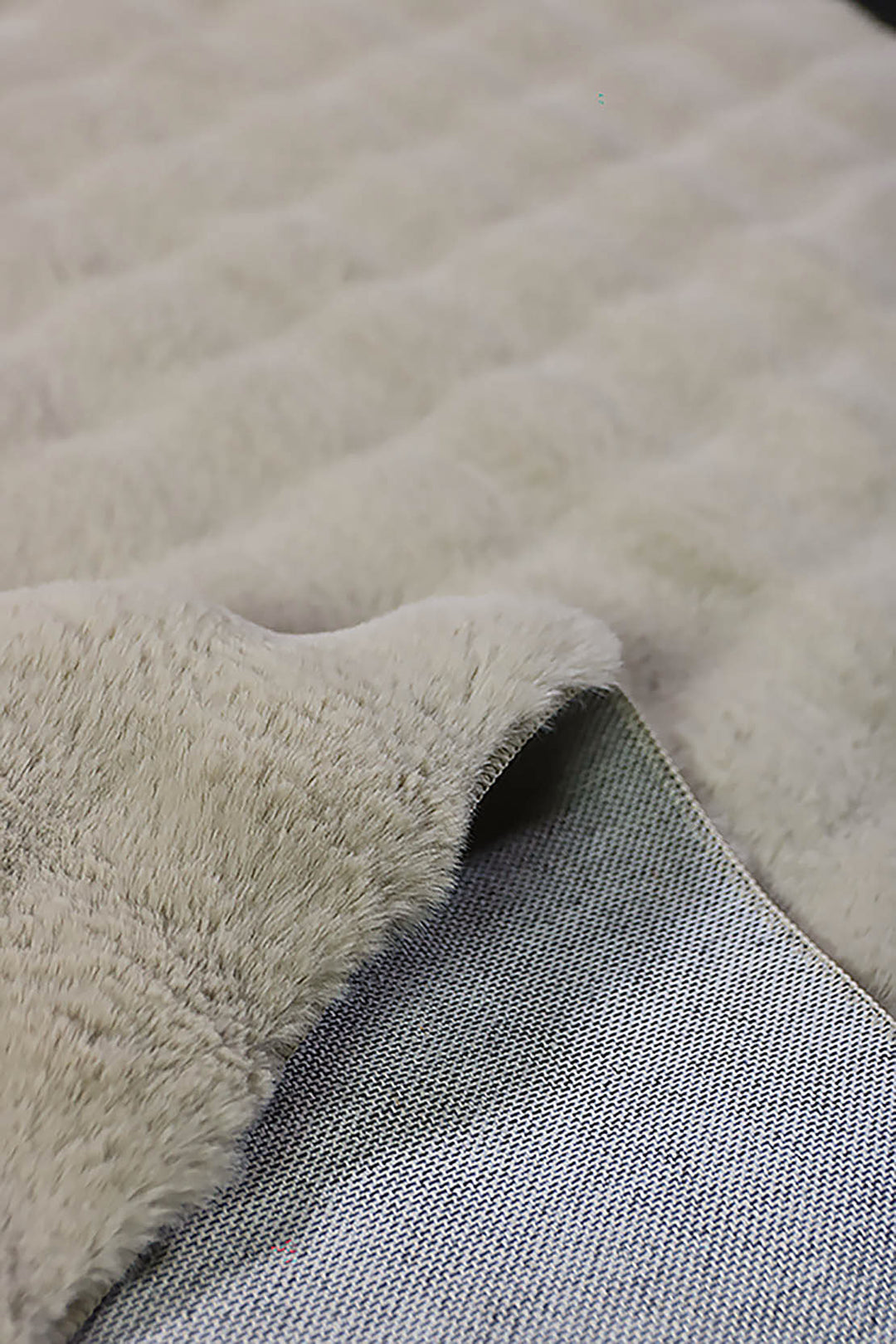 Turkish SNOW Rug - 3.9 x 5.6 FT - Fluffy and Durable Floor Rug