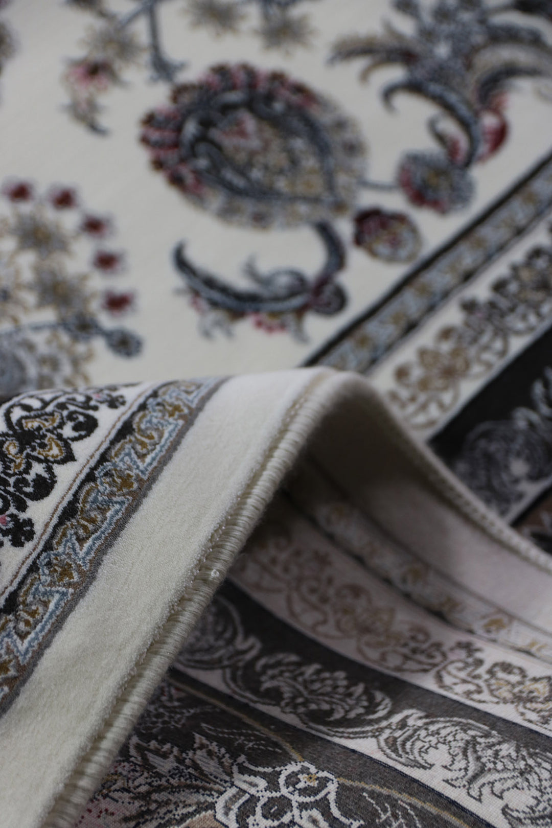 Classical and Traditional <strong>Royal</strong> Rug - Cream