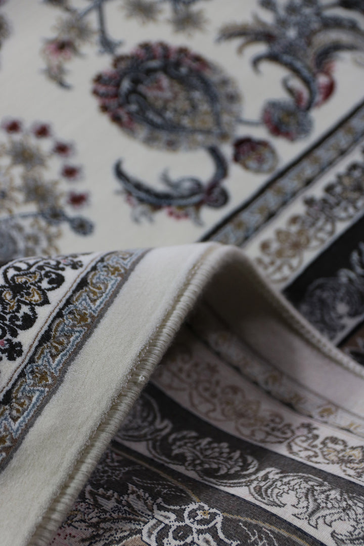 Classical and Traditional <strong>Royal</strong> Rug - Cream