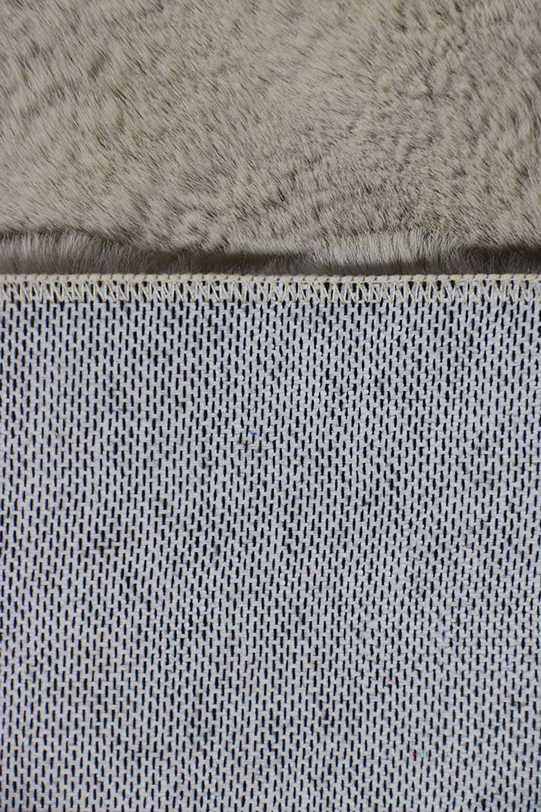 Turkish SNOW Rug - 3.9 x 5.6 FT - Fluffy and Durable Floor Rug