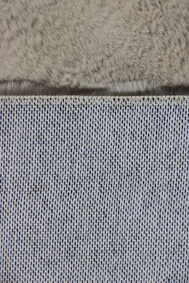 Turkish SNOW Rug - 3.9 x 5.6 FT - Fluffy and Durable Floor Rug