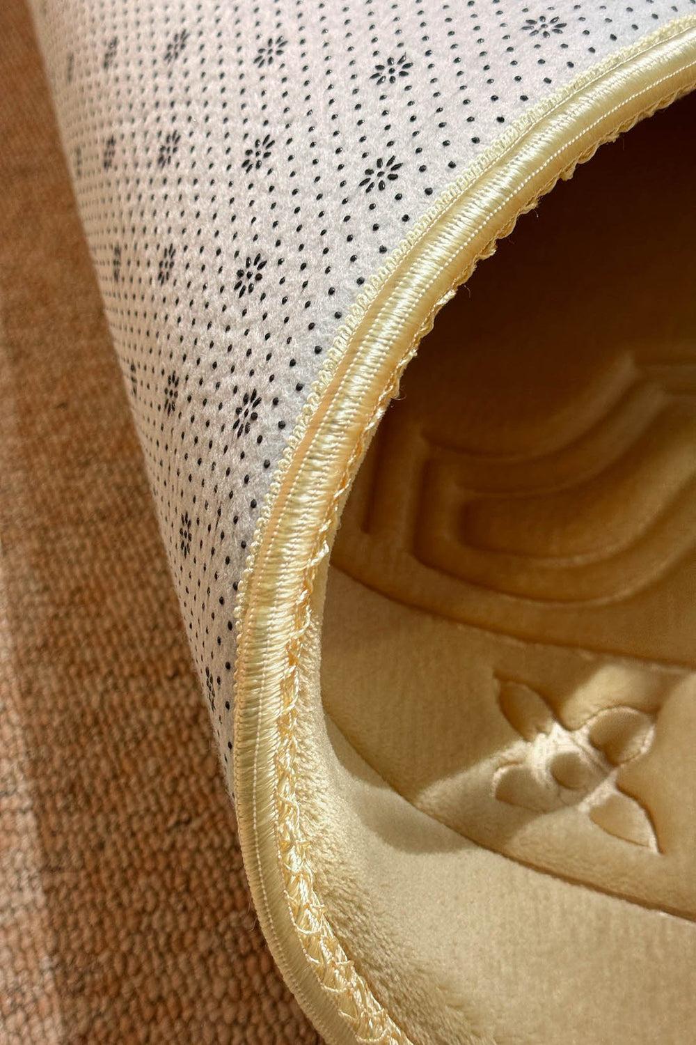 Premium Memory Foam Janamaz Yellow - Islamic Prayer Mat - Very Thick, Padded, Non-Slip - V Surfaces