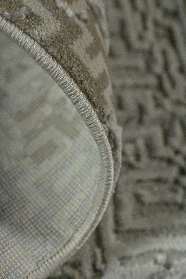 Turkish Modern Festival Viscos Rug - Cream & White - 5.2 x 7.5 FT - Sleek And Minimalist For Chic Interiors - V Surfaces