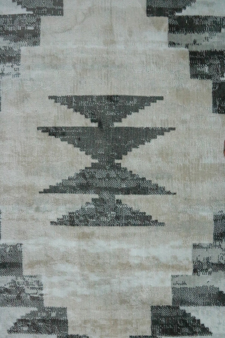 Turkish Modern Festival WD Rug - 6.0 x 9.5 FT - Cream and Gray - Sleek and Minimalist for Chic Interiors - V Surfaces